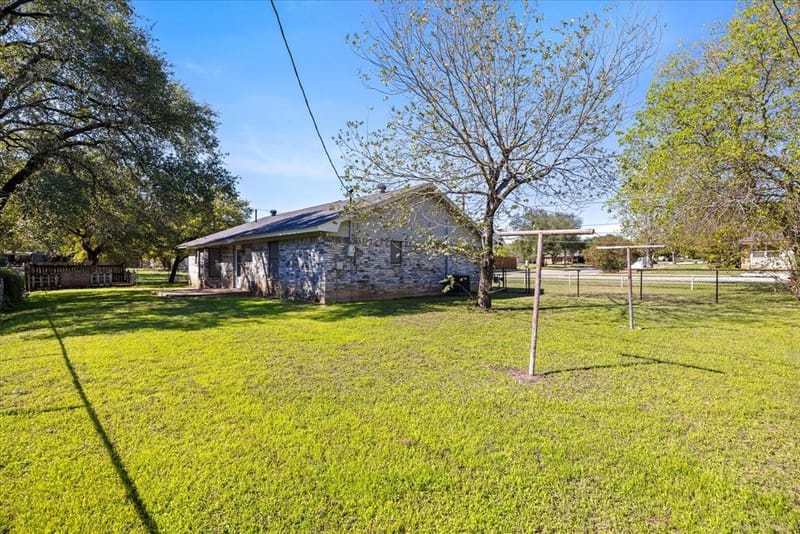 409 Walker Street, Glen Rose TX 76043 - Photo 22