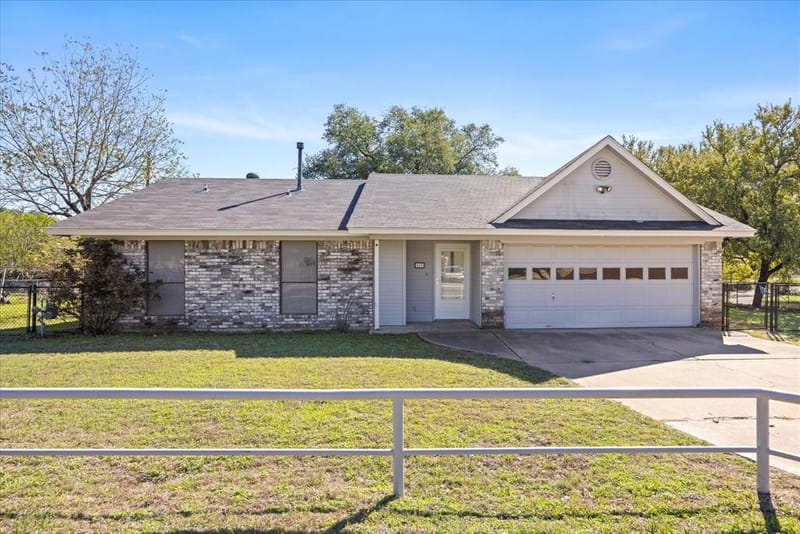 409 Walker Street, Glen Rose TX 76043 - Photo 3