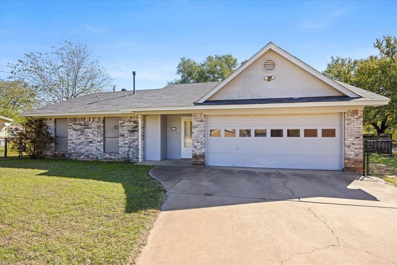 409 Walker Street, Glen Rose TX 76043
