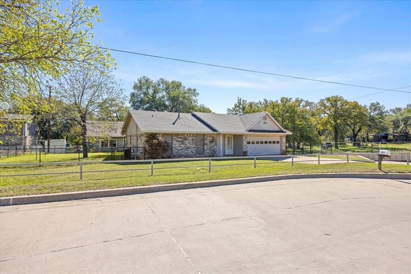 409 Walker Street, Glen Rose TX 76043 - Photo 28