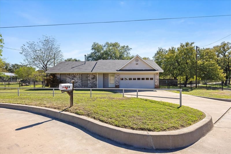 409 Walker Street, Glen Rose TX 76043 - Photo 5