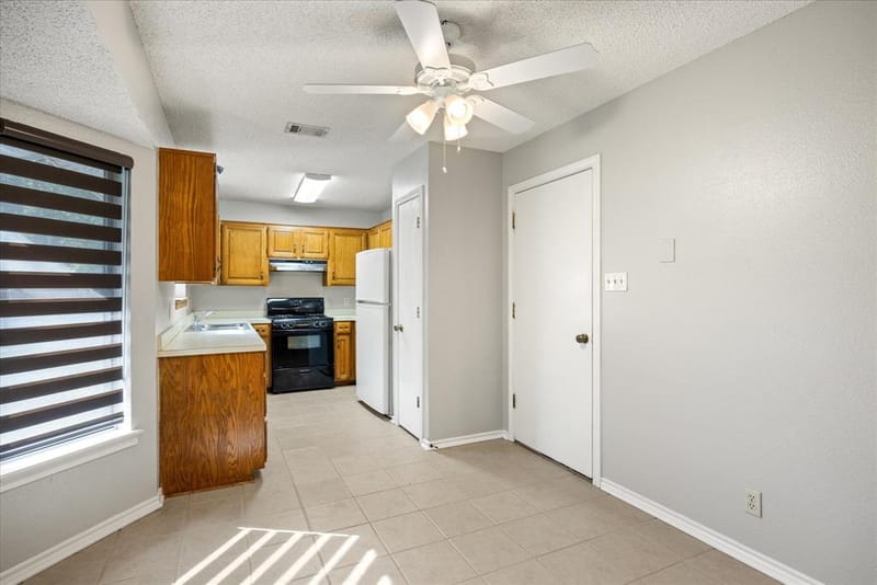409 Walker Street, Glen Rose TX 76043 - Photo 9