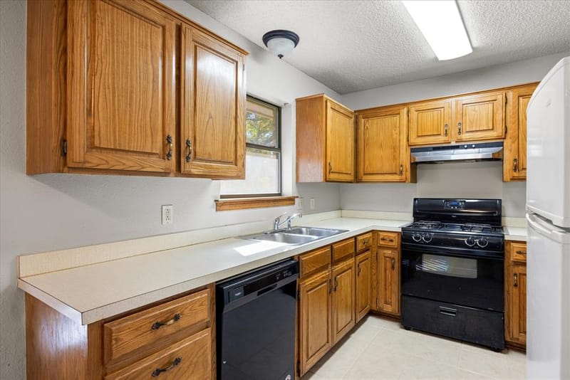 409 Walker Street, Glen Rose TX 76043 - Photo 10