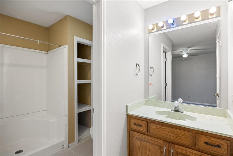 409 Walker Street, Glen Rose TX 76043 - Photo 14
