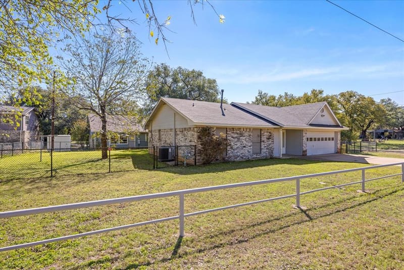 409 Walker Street, Glen Rose TX 76043 - Photo 4