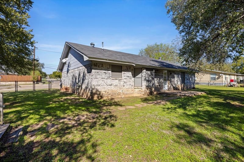 409 Walker Street, Glen Rose TX 76043 - Photo 25