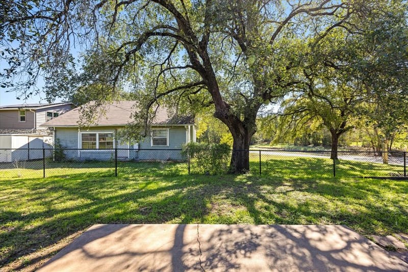 409 Walker Street, Glen Rose TX 76043 - Photo 21