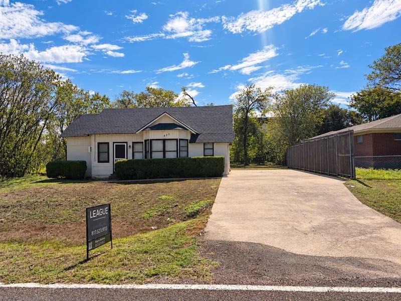 405 Cherry Street, Forreston TX 76041