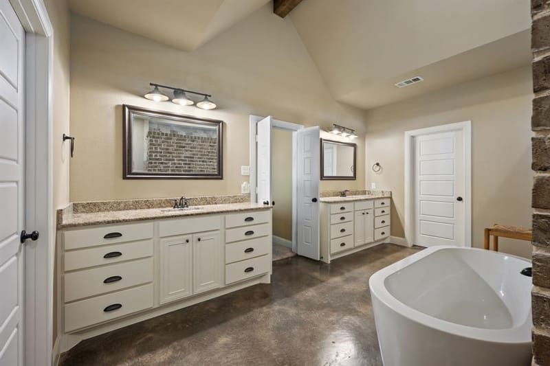 1117 County Road 4108, Greenville TX 75401 - Photo 17