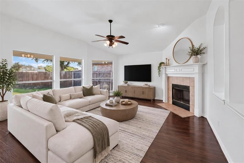 1311 Crest Glen Drive, Arlington TX 76002 - Photo 2