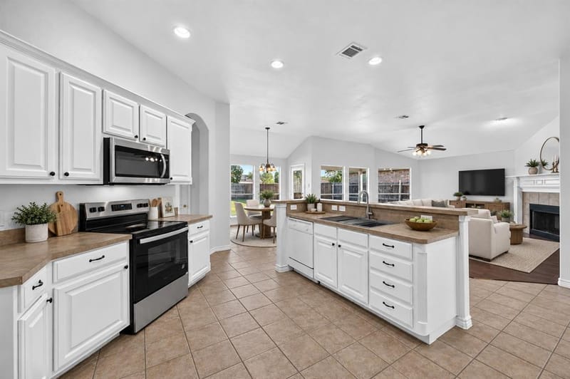 1311 Crest Glen Drive, Arlington TX 76002