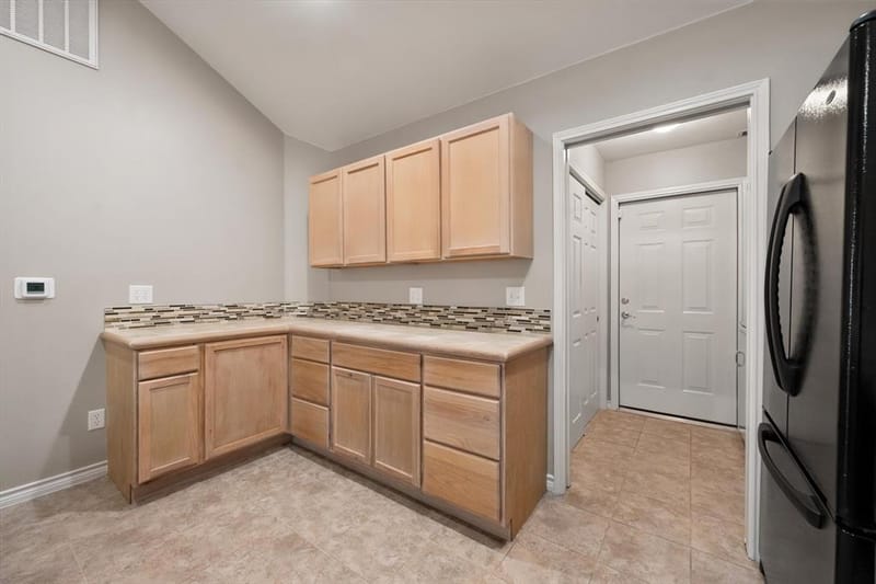 924 Bridges Drive, Arlington TX 76012 - Photo 12