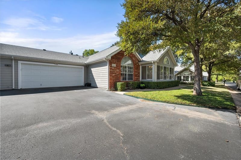 924 Bridges Drive, Arlington TX 76012 - Photo 26