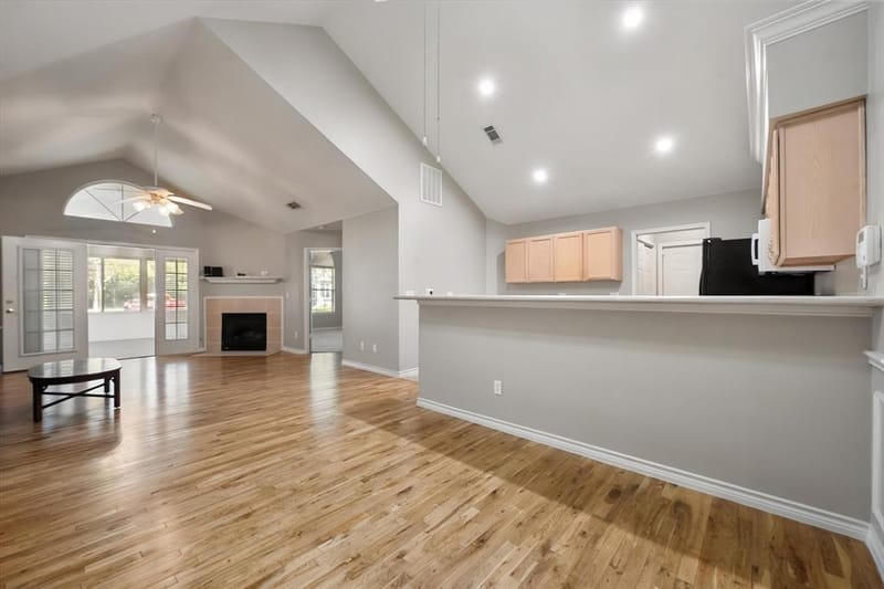 924 Bridges Drive, Arlington TX 76012 - Photo 3