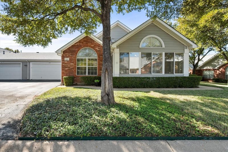 924 Bridges Drive, Arlington TX 76012 - Photo 24