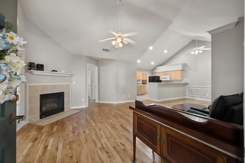 924 Bridges Drive, Arlington TX 76012 - Photo 8
