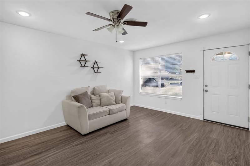 1005 Altamont Drive, Fort Worth TX 76106 - Photo 6