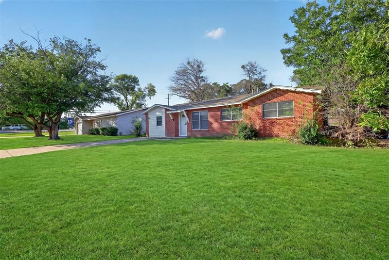 1005 Altamont Drive, Fort Worth TX 76106
