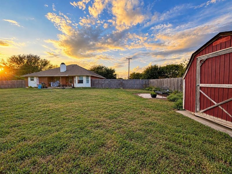 613 Sapphire Boulevard, Hewitt TX 76643