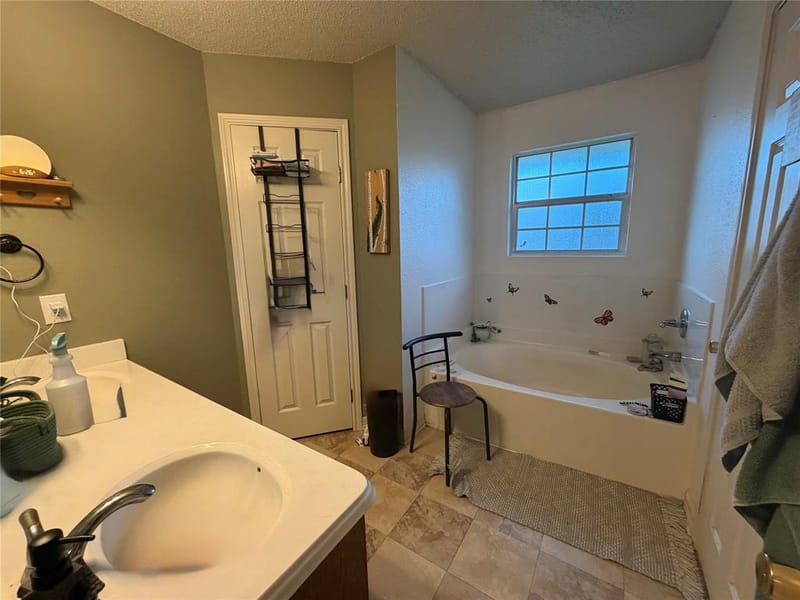613 Sapphire Boulevard, Hewitt TX 76643 - Photo 18