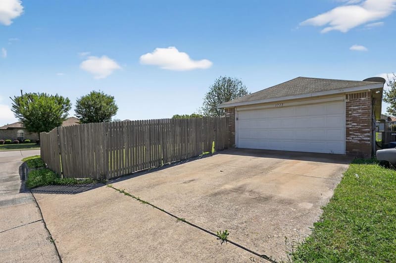 1715 Reynolds Street, Lancaster TX 75134 - Photo 30