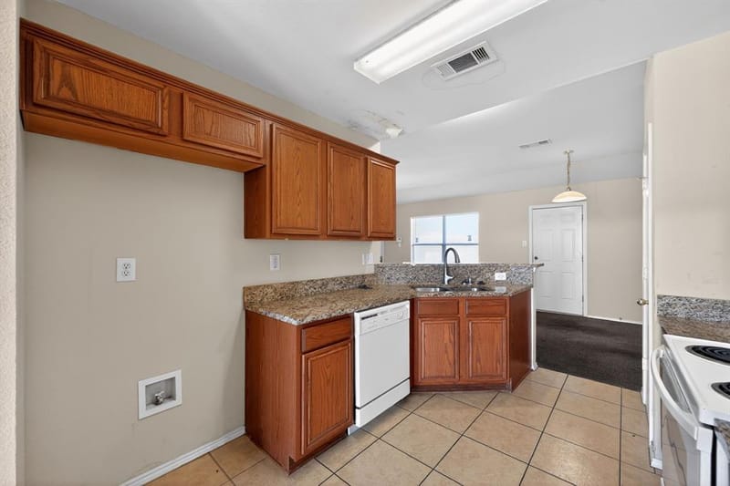 1715 Reynolds Street, Lancaster TX 75134 - Photo 10