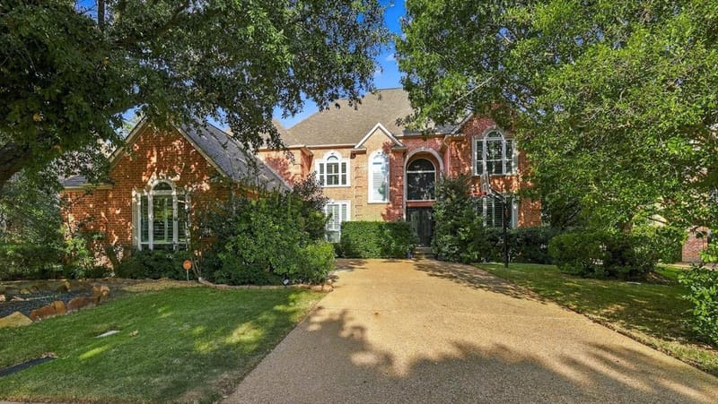 2122 Clearspring Drive N, Irving TX 75063