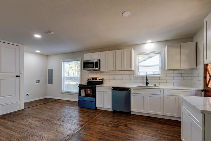 308 W Avenue F, Garland TX 75040 - Photo 6