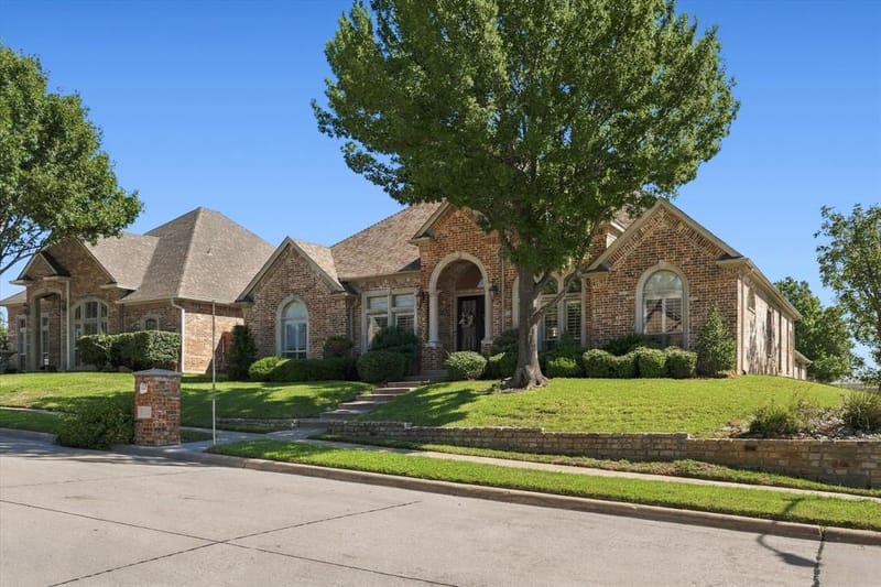 8200 Edgemont Court, North Richland Hills TX 76182 - Photo 2