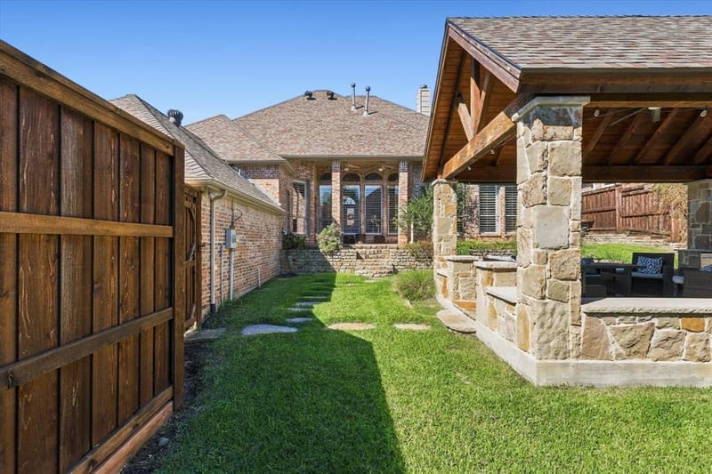 8200 Edgemont Court, North Richland Hills TX 76182 - Photo 35