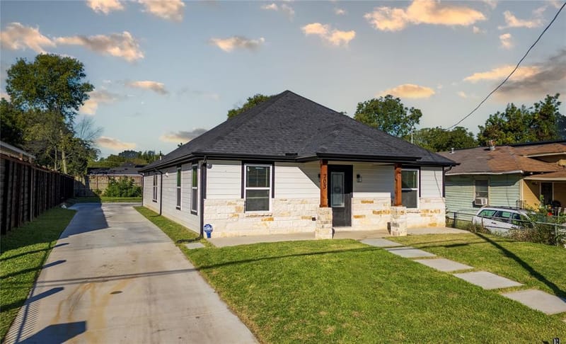 703 N Dwight Avenue, Dallas TX 75211 - Photo 17
