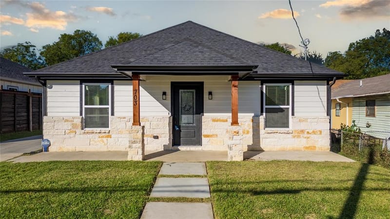 703 N Dwight Avenue, Dallas TX 75211