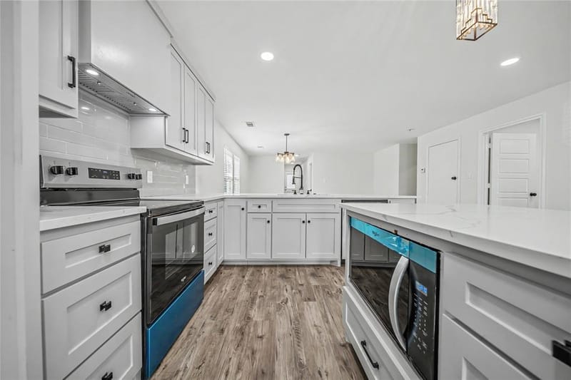 703 N Dwight Avenue, Dallas TX 75211 - Photo 5