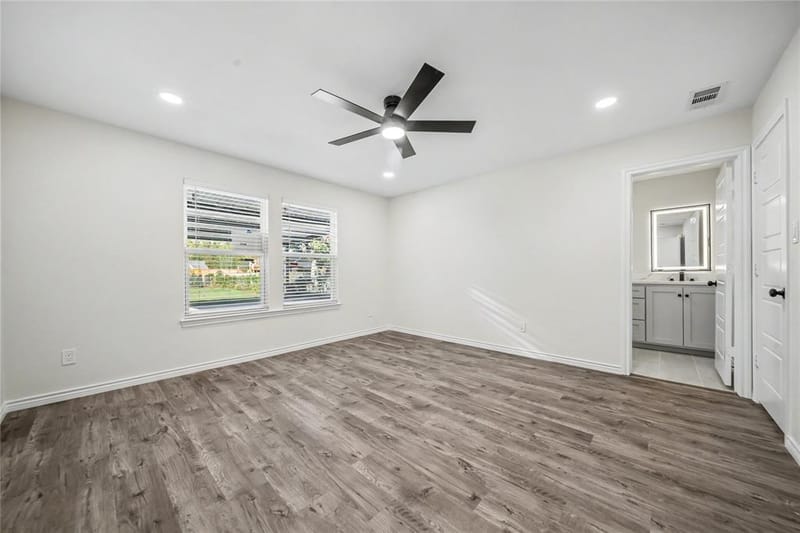 703 N Dwight Avenue, Dallas TX 75211 - Photo 9