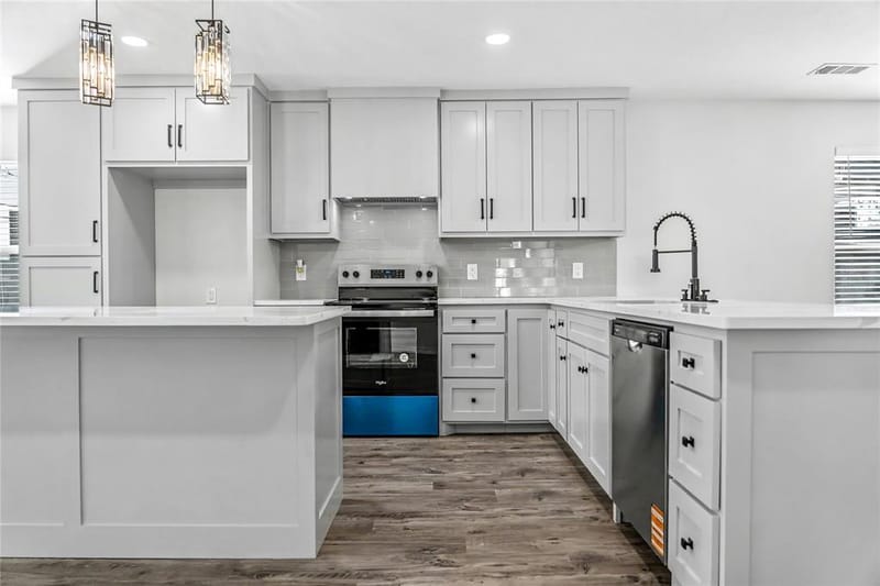 703 N Dwight Avenue, Dallas TX 75211 - Photo 15