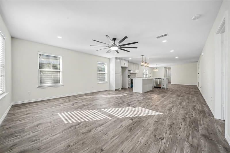 703 N Dwight Avenue, Dallas TX 75211 - Photo 8