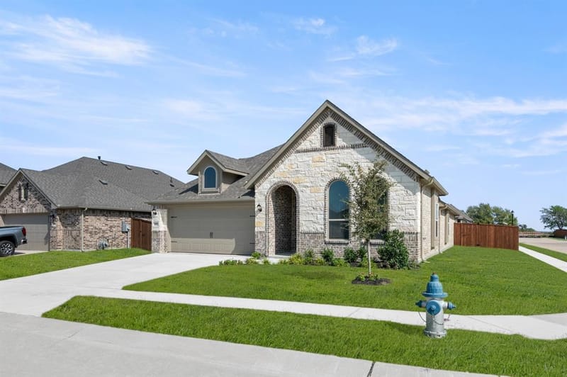 1102 Worthington Drive, Justin TX 76247 - Photo 2