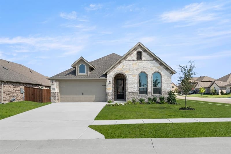 1102 Worthington Drive, Justin TX 76247