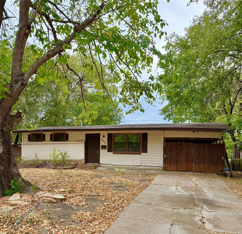 203 Hamden Lane, Mesquite TX 75149