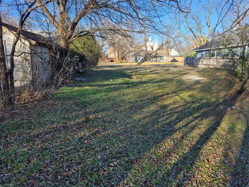 307 W Spruce Street, Whitewright TX 75491 - Photo 22