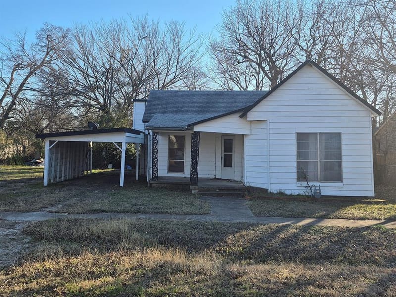 307 W Spruce Street, Whitewright TX 75491