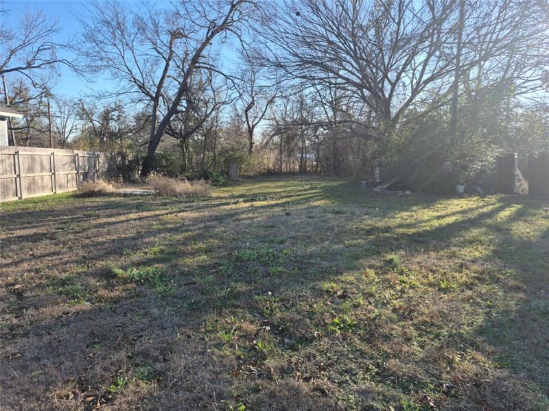 307 W Spruce Street, Whitewright TX 75491 - Photo 21