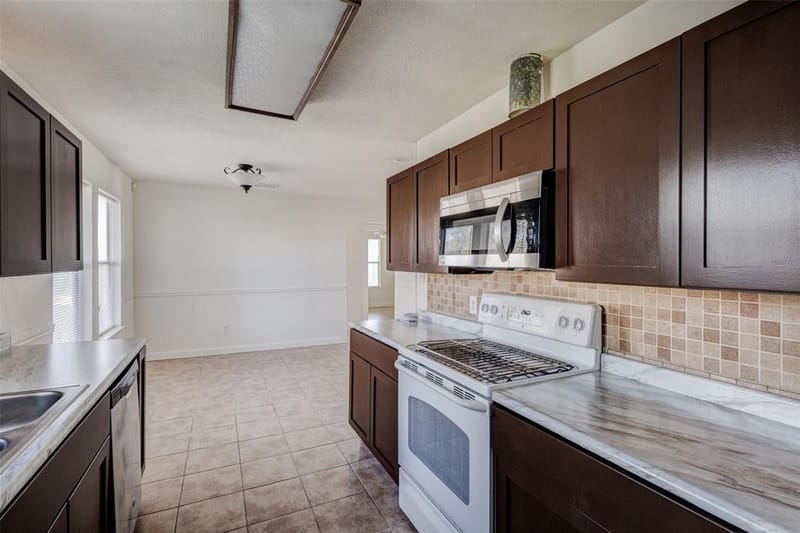 1608 Tanglewood Drive, Azle TX 76020 - Photo 7