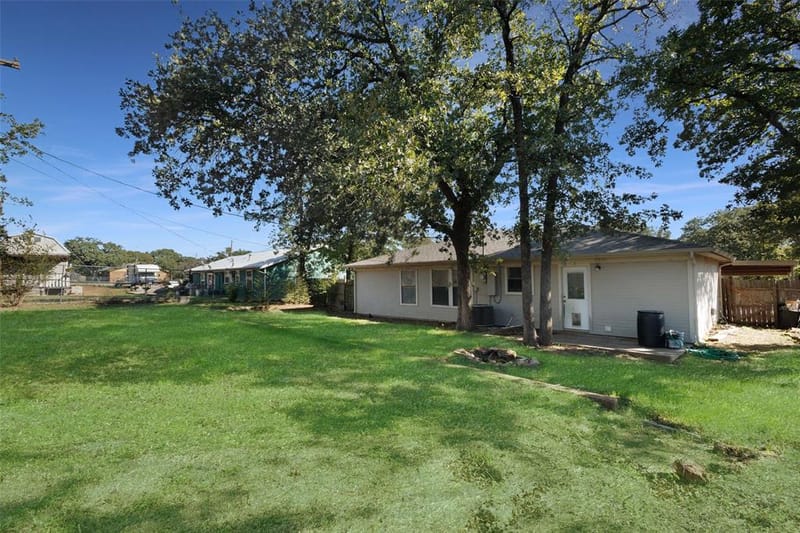 1608 Tanglewood Drive, Azle TX 76020 - Photo 20