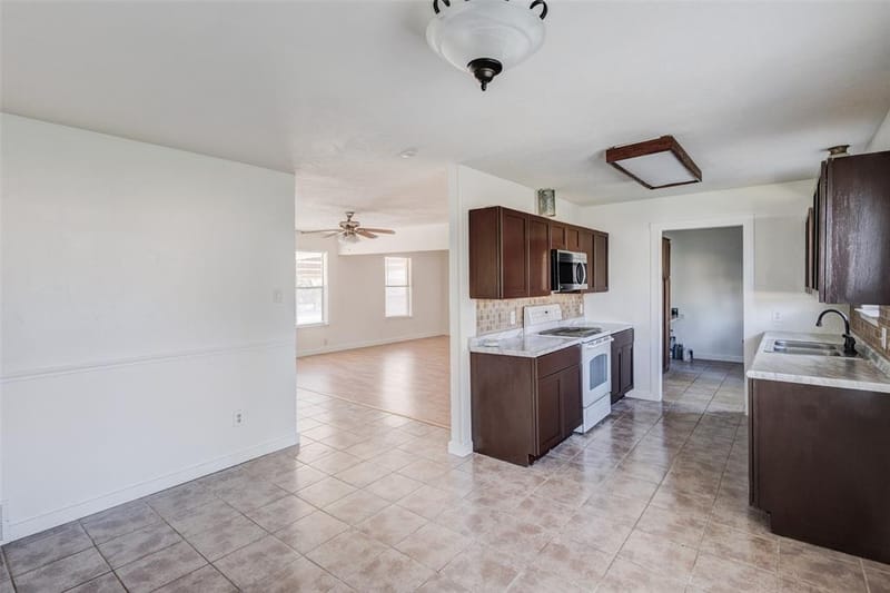 1608 Tanglewood Drive, Azle TX 76020 - Photo 11
