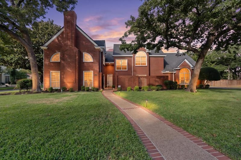 5104 Forestlake Court, Arlington TX 76017