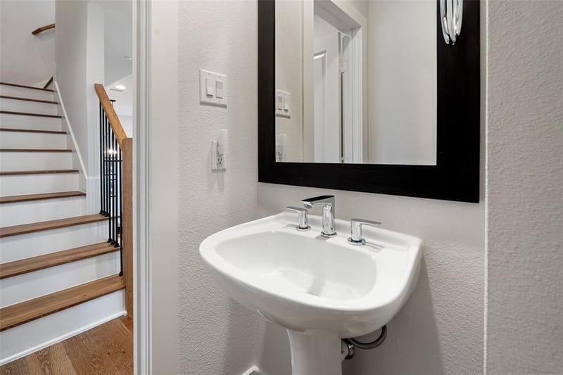 381 E Greenbriar Lane # 1001, Dallas TX 75203 - Photo 17