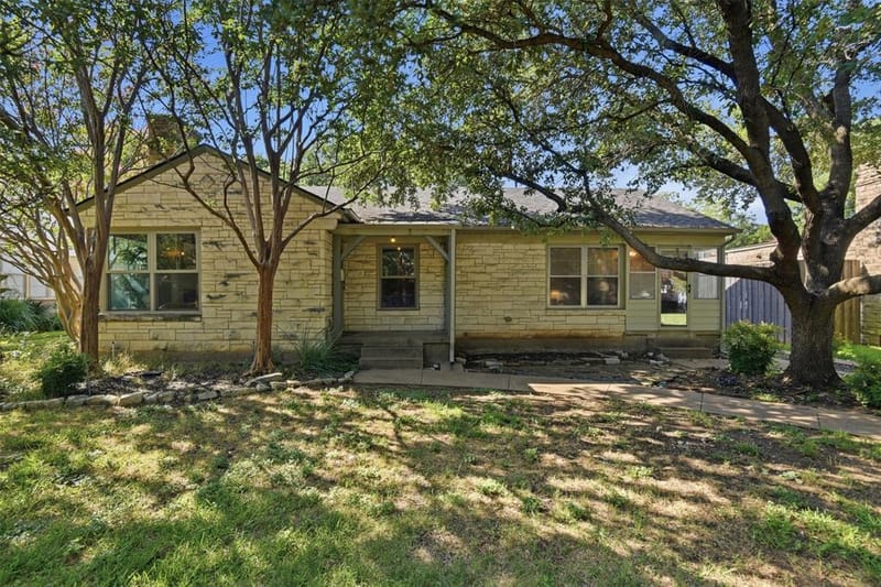 2307 Lawndale Drive, Dallas TX 75211 - Photo 2