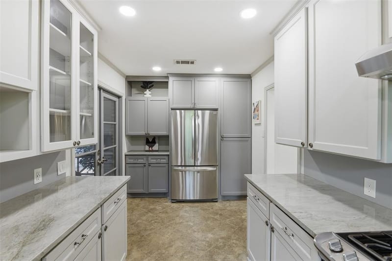 2307 Lawndale Drive, Dallas TX 75211 - Photo 6