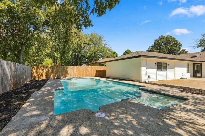 115 N Venice Drive, Duncanville TX 75116 - Photo 6